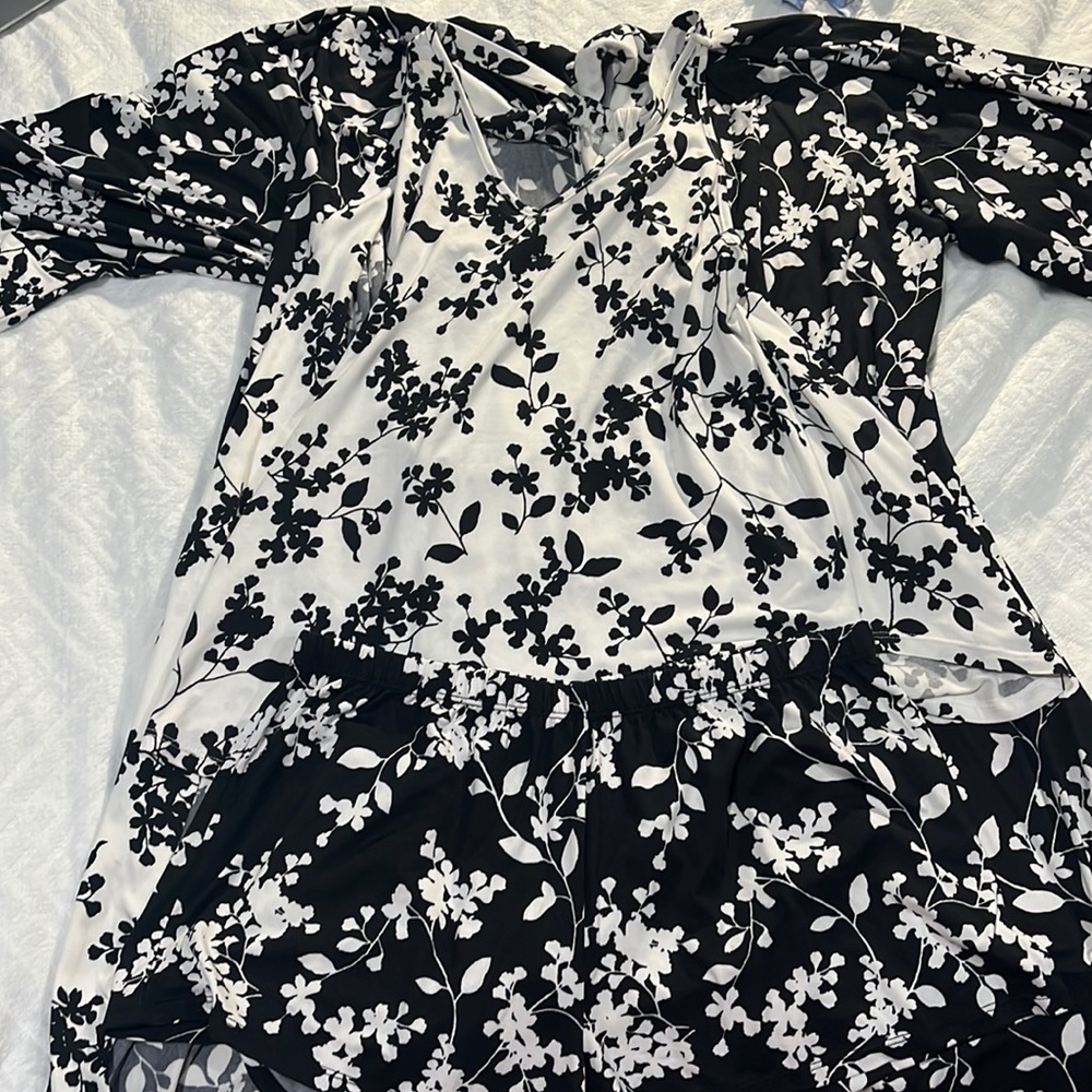 Flora Nikrooz 3 piece travel set.